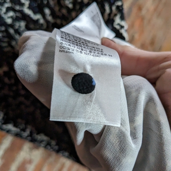 H&M Size 10 Abstract Long Sleeve Lined Dress w/ Buttons Up the Front - Picture 13 of 13